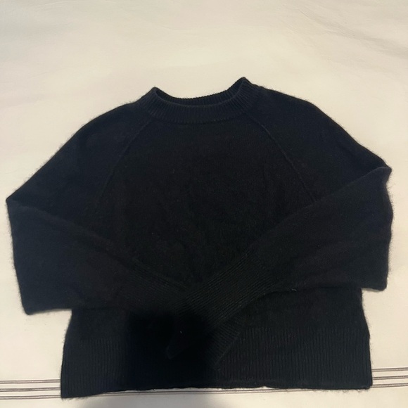 Black Cashmere Cropped Sweater - Picture 4 of 5